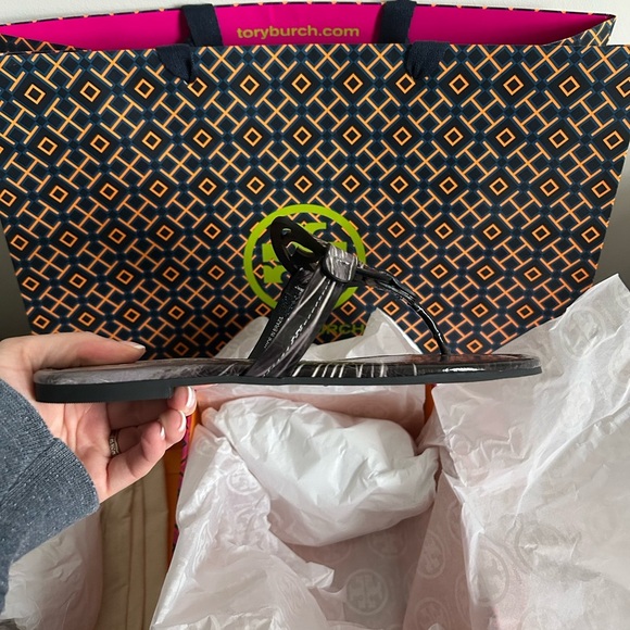 Tory Burch Miller Printed Patent Sandal Cat Portrait Size 7 - Picture 8 of 11